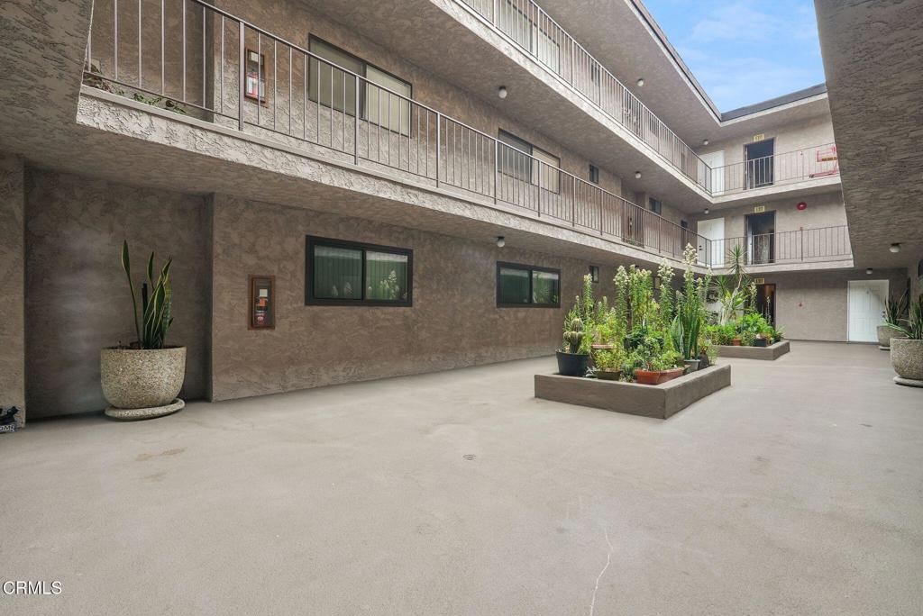 366 W California Avenue 6