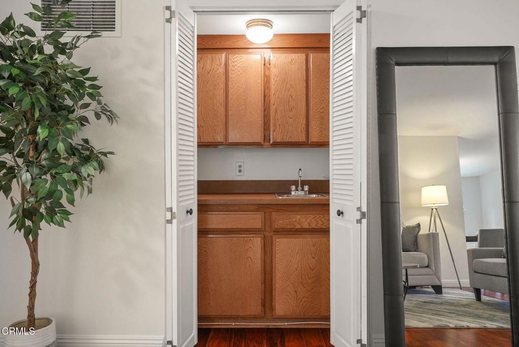 366 W California Avenue 6