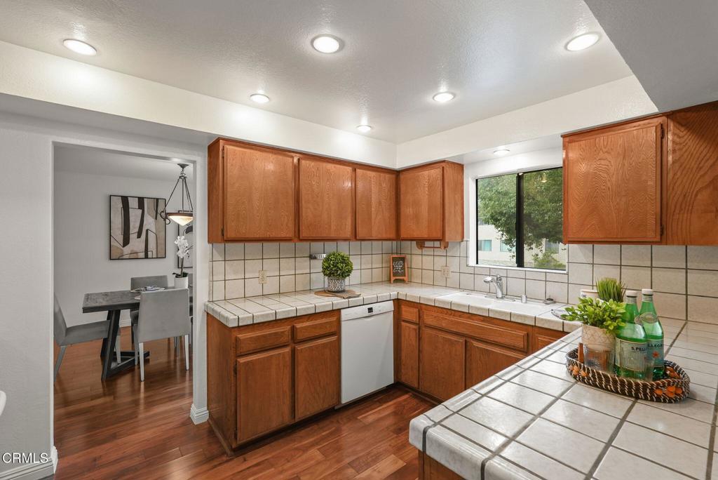 366 W California Avenue 6