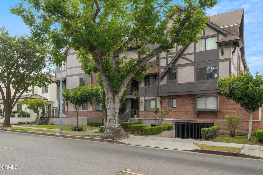 366 W California Avenue 6