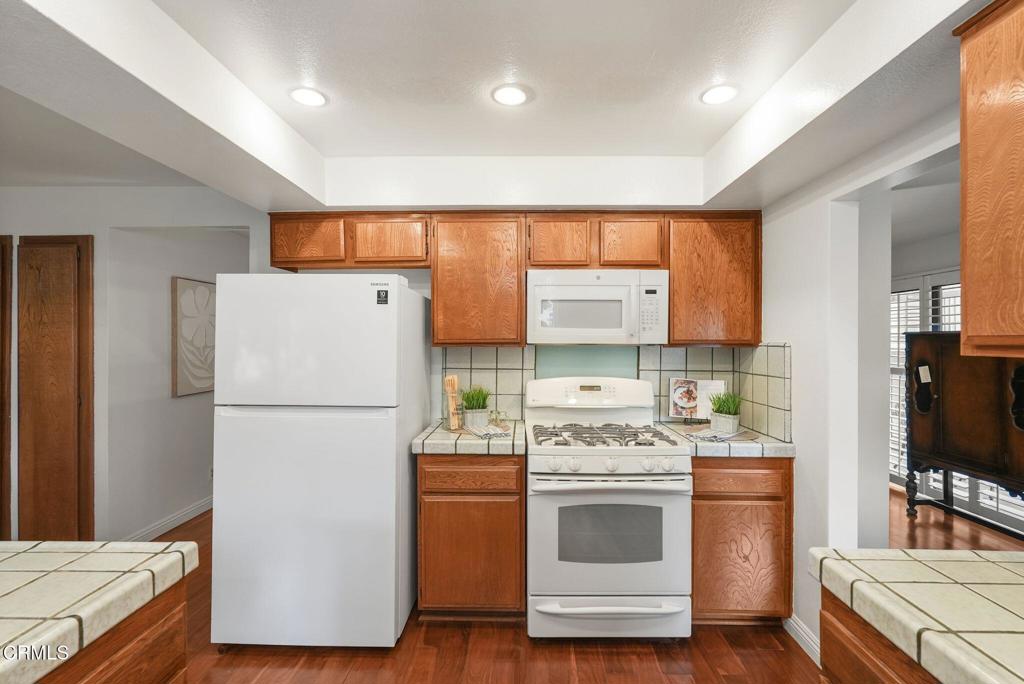 366 W California Avenue 6