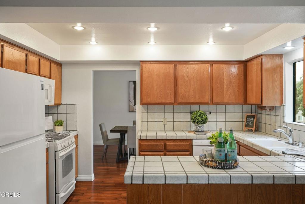 366 W California Avenue 6