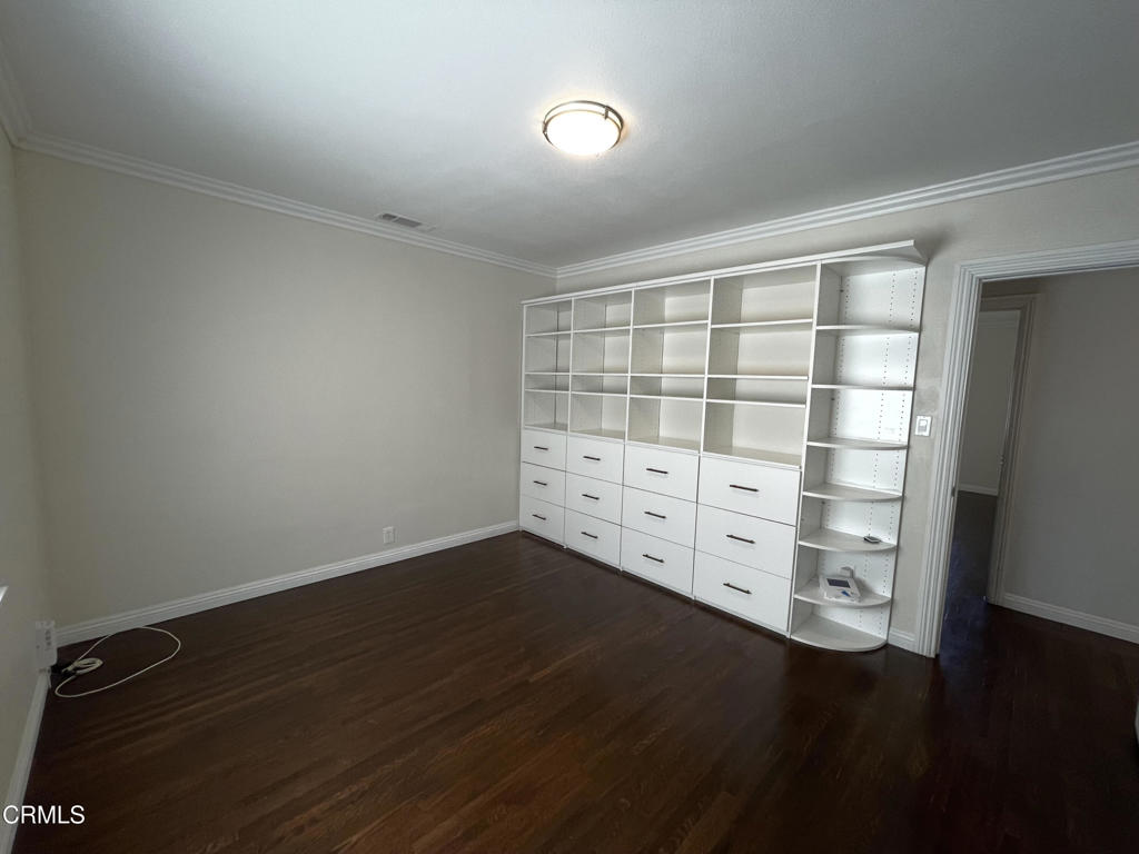 529 N El Molino Street