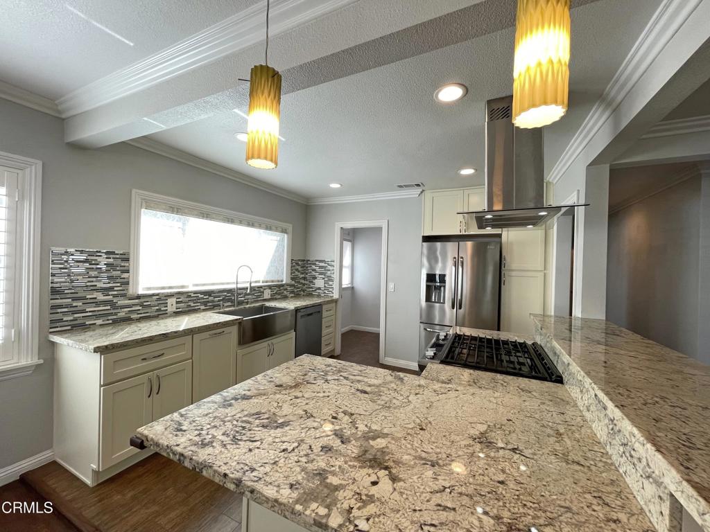 529 N El Molino Street