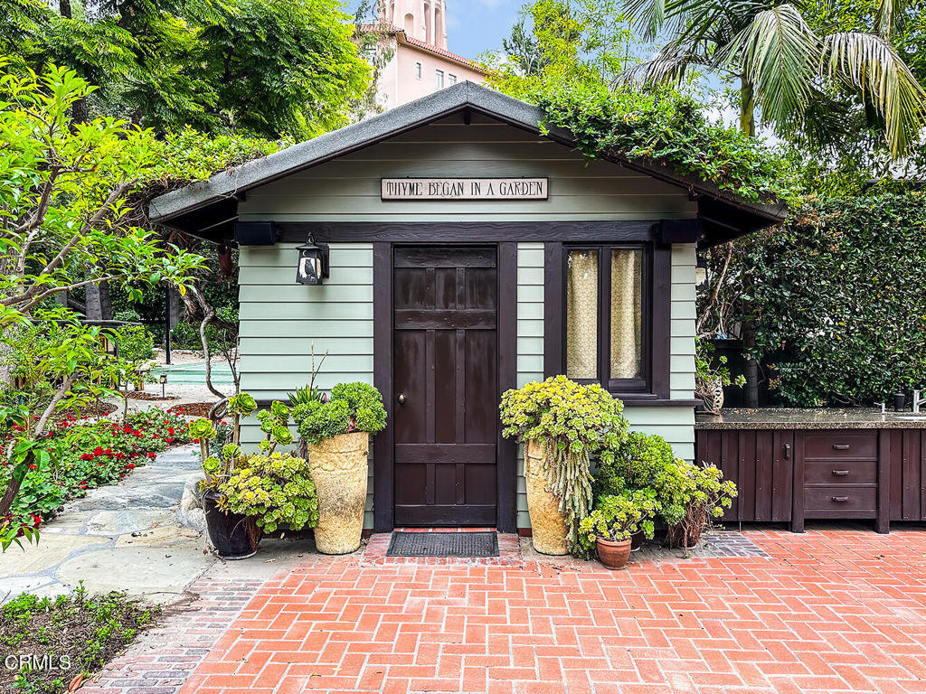 195 S Grand Avenue