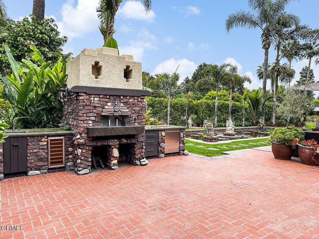 195 S Grand Avenue