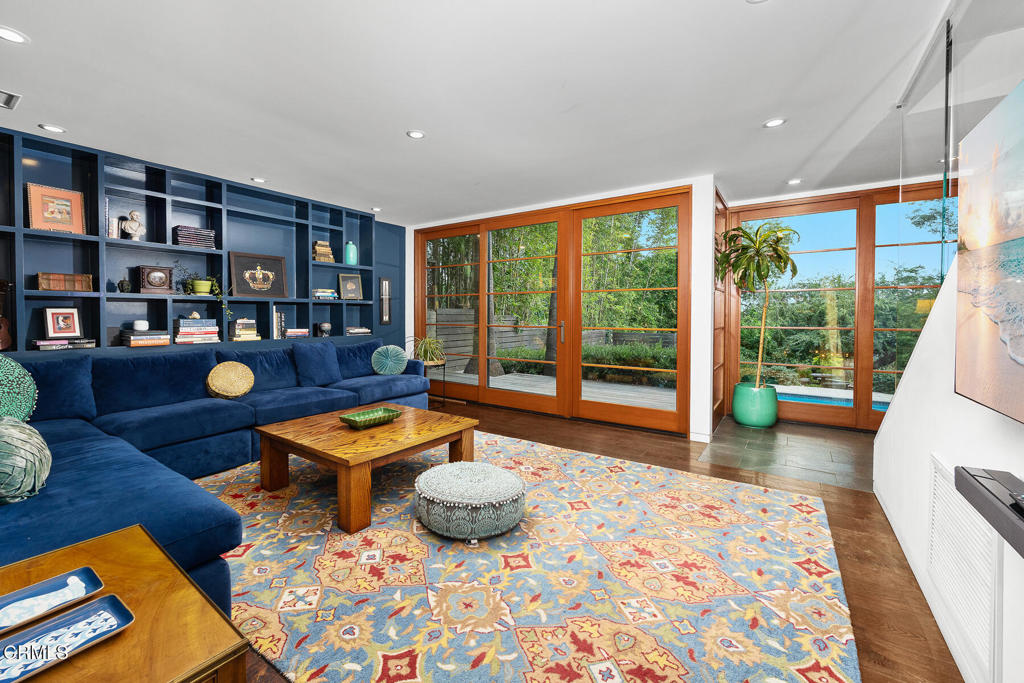 1121 Buena Vista Street