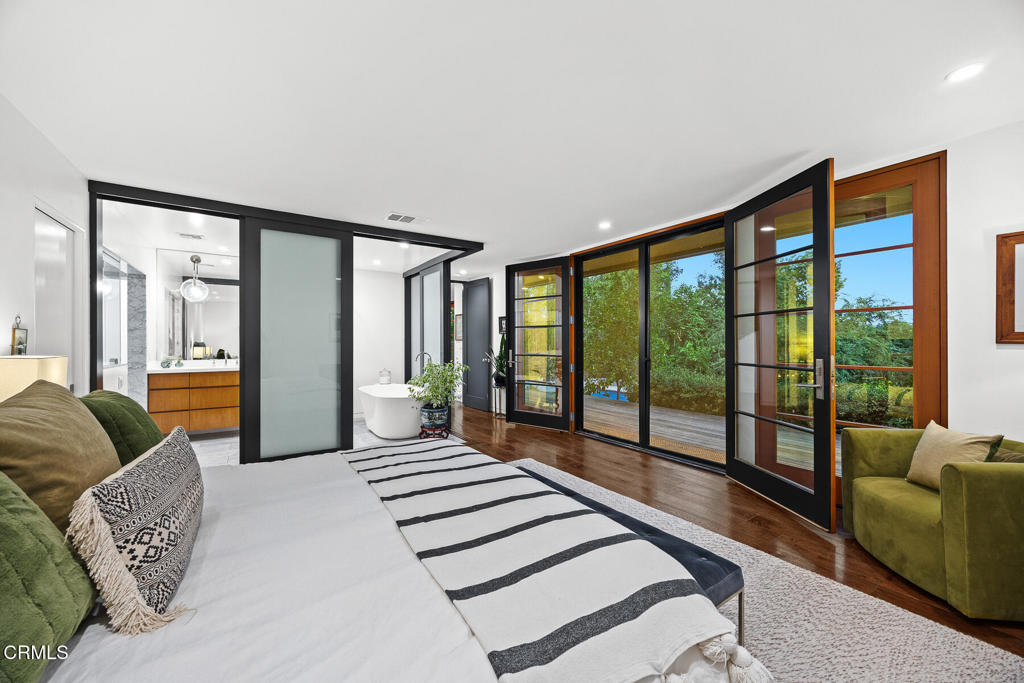 1121 Buena Vista Street