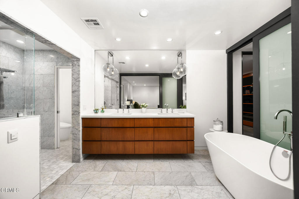 1121 Buena Vista Street