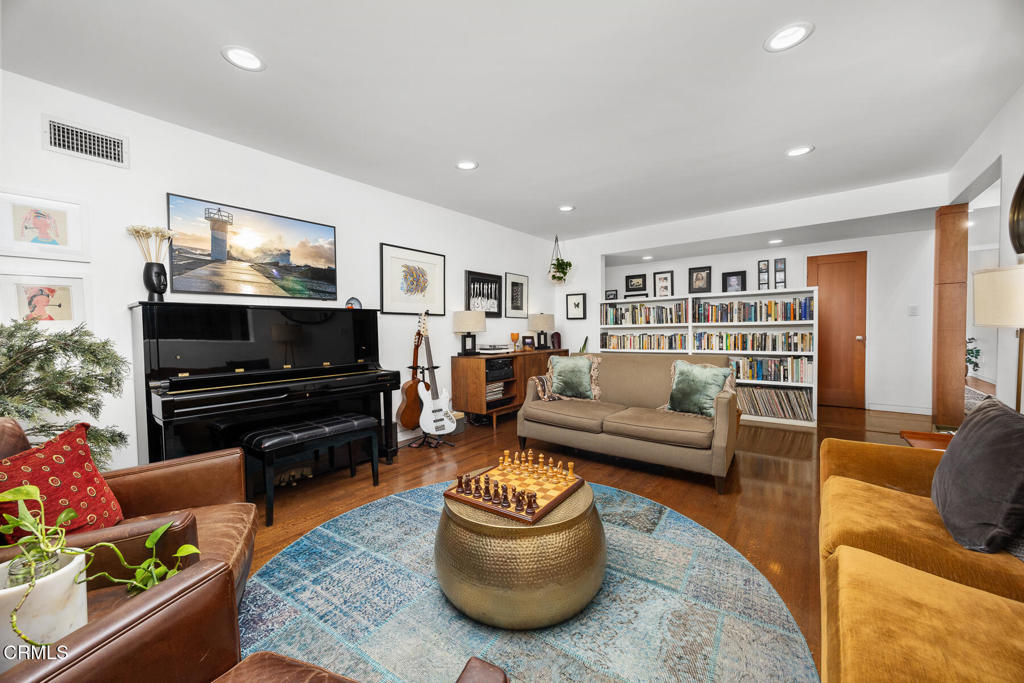 1121 Buena Vista Street