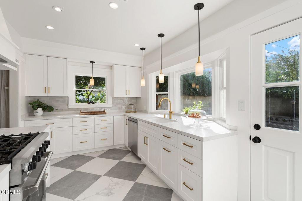 114 W 3rd Street