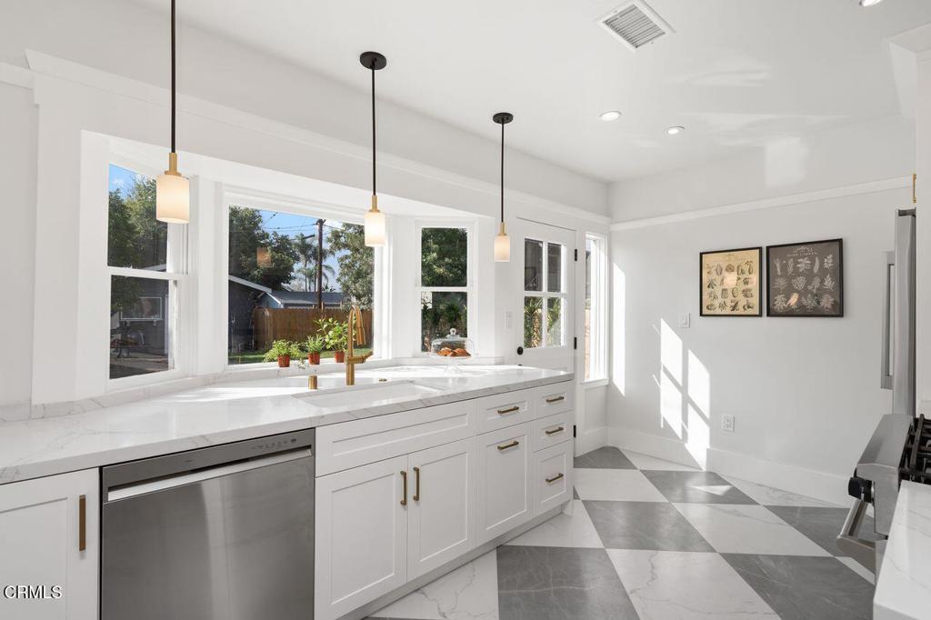 114 W 3rd Street