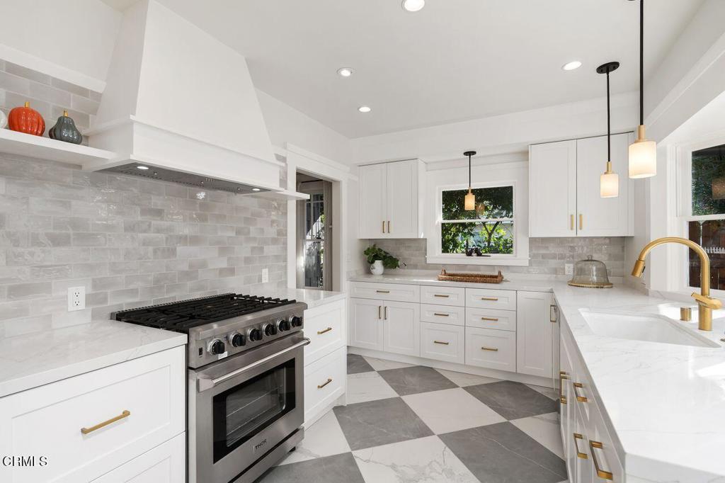 114 W 3rd Street
