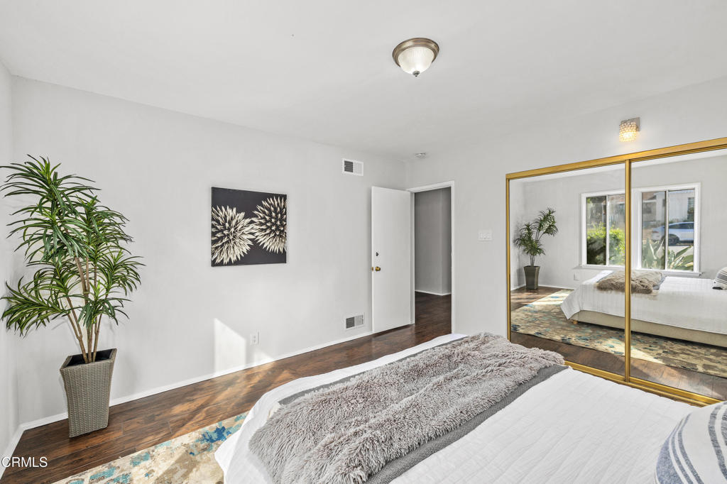 1100 S Stoneman Avenue