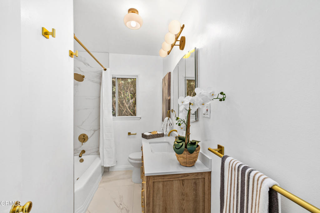 1100 S Stoneman Avenue