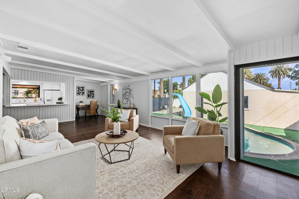 1100 S Stoneman Avenue