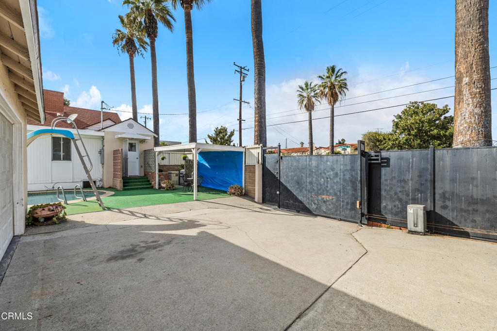 1100 S Stoneman Avenue