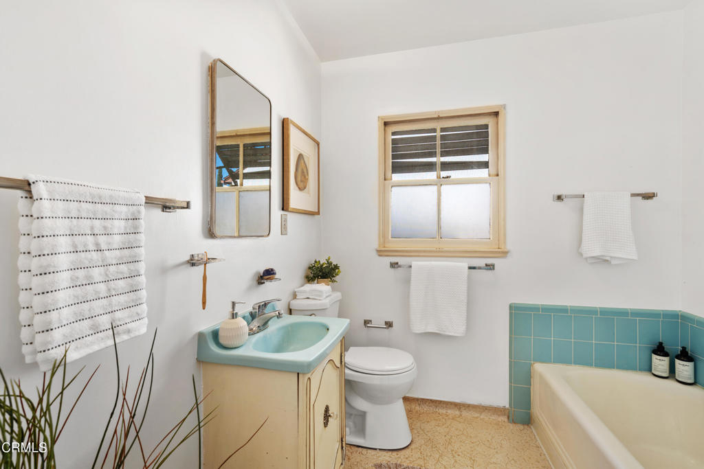 621 N Granada Avenue