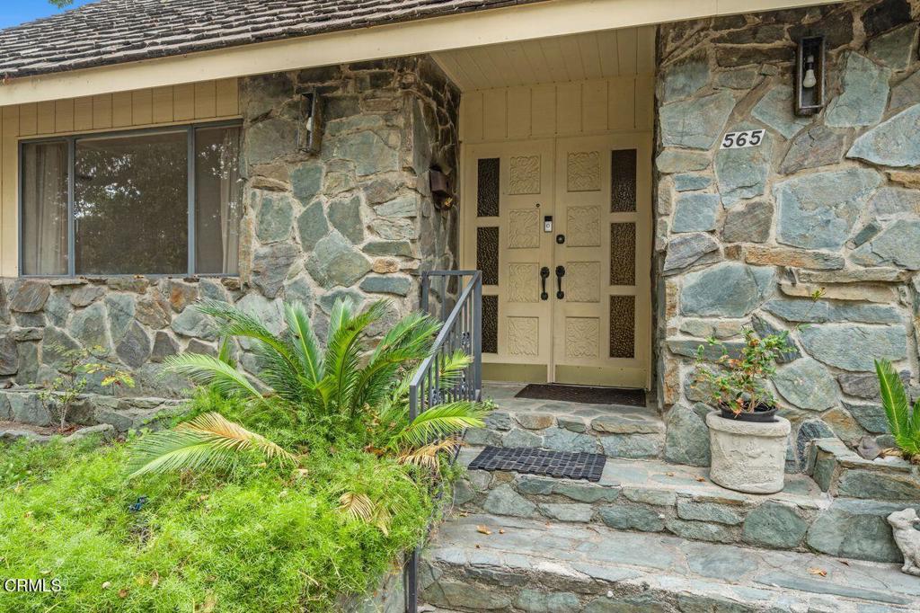 565 Sierra Madre Boulevard