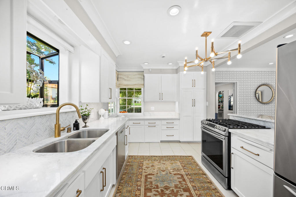 2100 Rose Villa Street