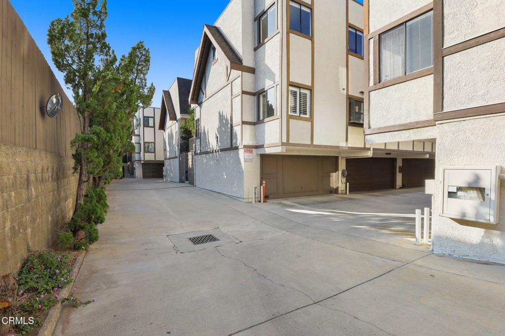 511 S El Molino Avenue 6