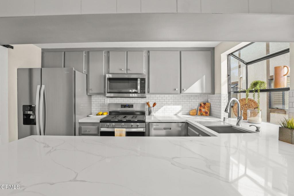 511 S El Molino Avenue 6