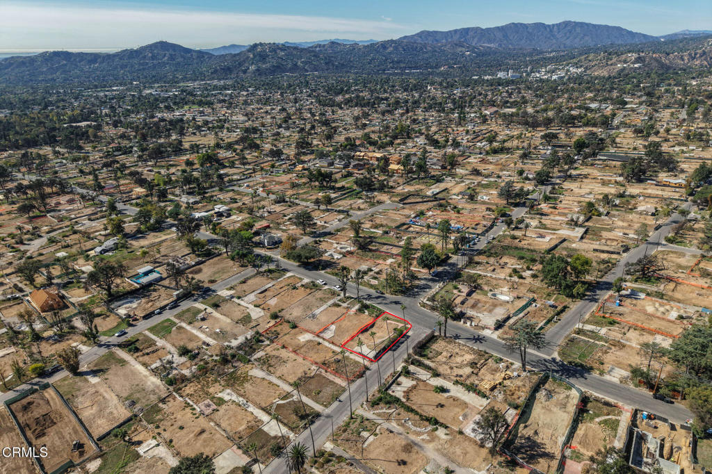 3072 N Marengo Avenue