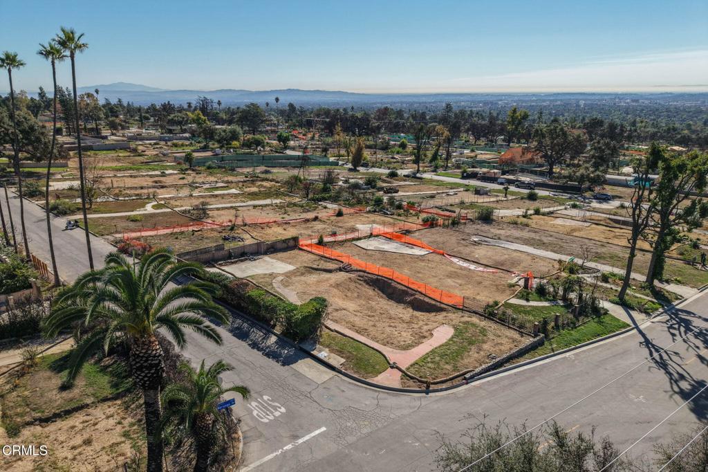 3072 N Marengo Avenue