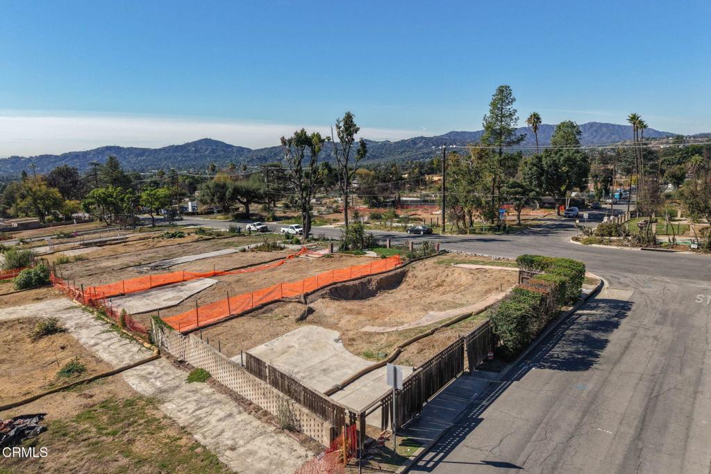 3072 N Marengo Avenue