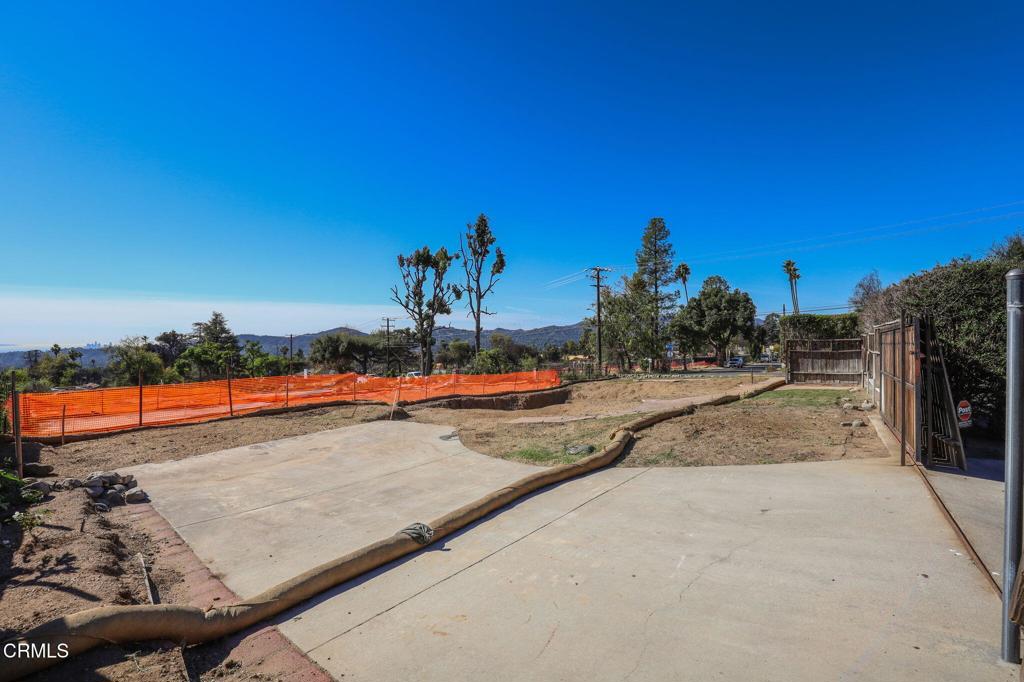 3072 N Marengo Avenue