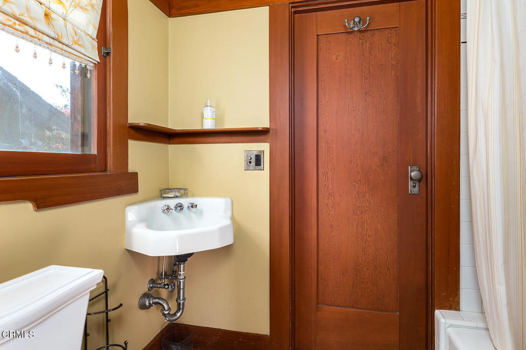 1344 Hillcrest Avenue