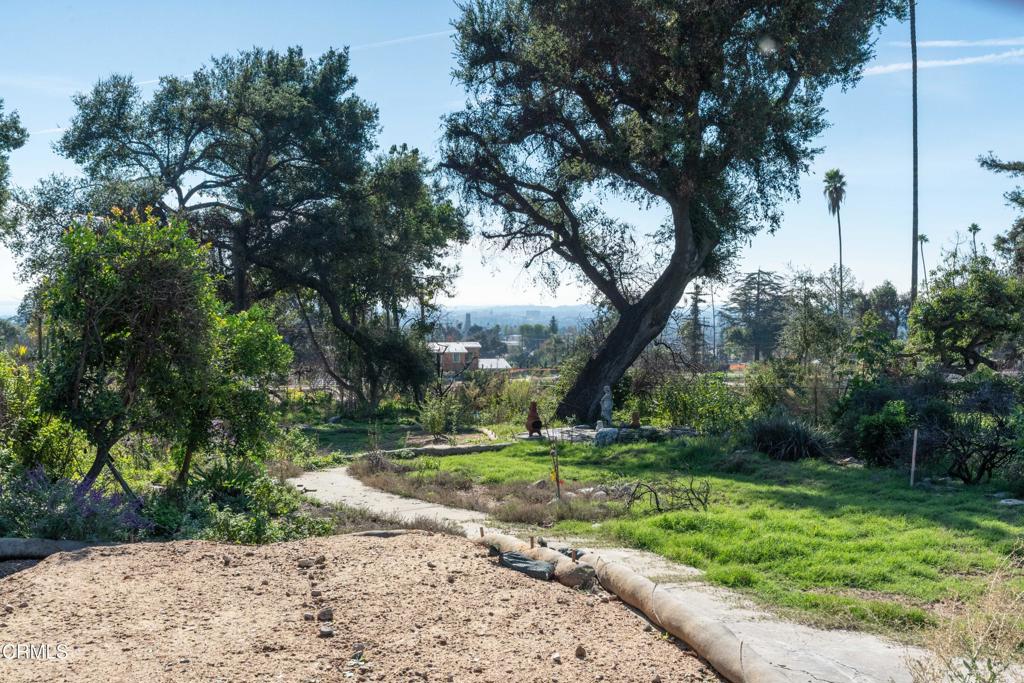 1134 E Altadena Drive