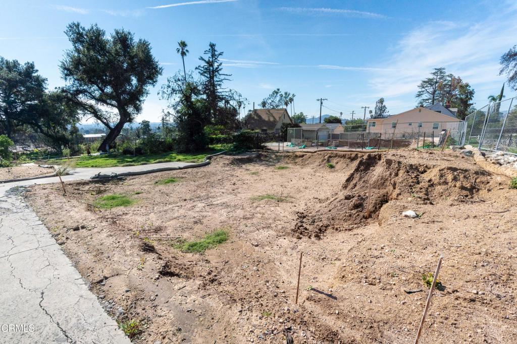 1134 E Altadena Drive