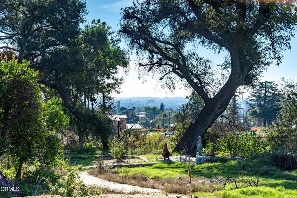 1134 E Altadena Drive