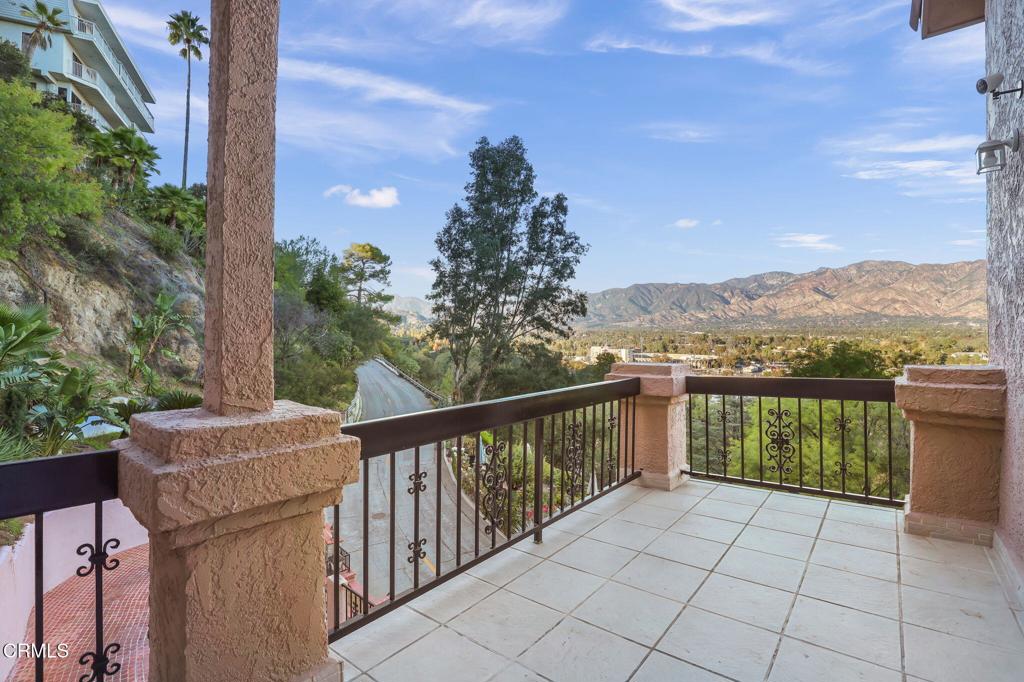 920 Glen Oaks Boulevard