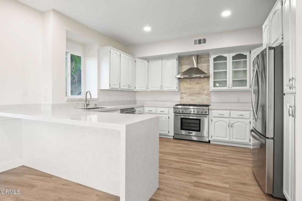 920 Glen Oaks Boulevard