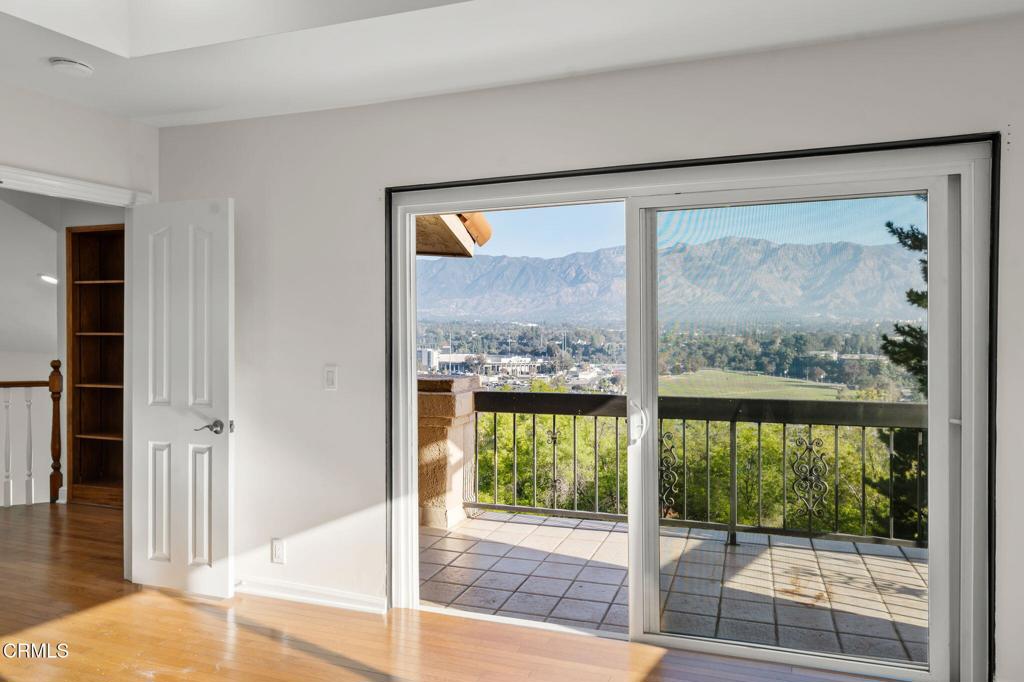 920 Glen Oaks Boulevard