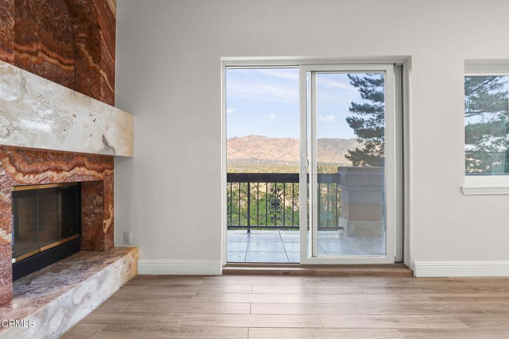 920 Glen Oaks Boulevard