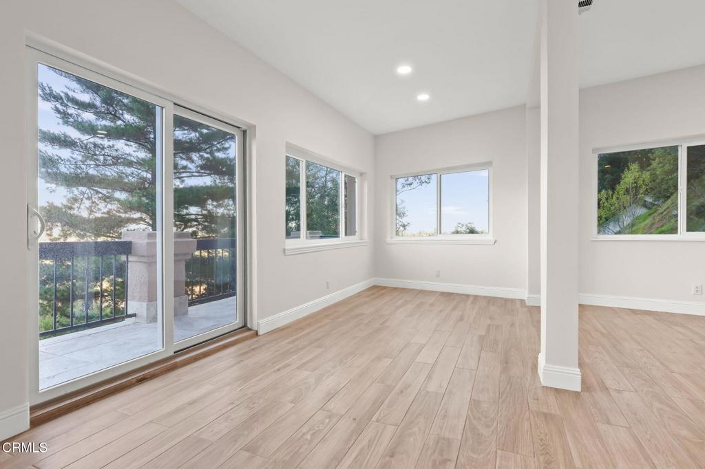 920 Glen Oaks Boulevard