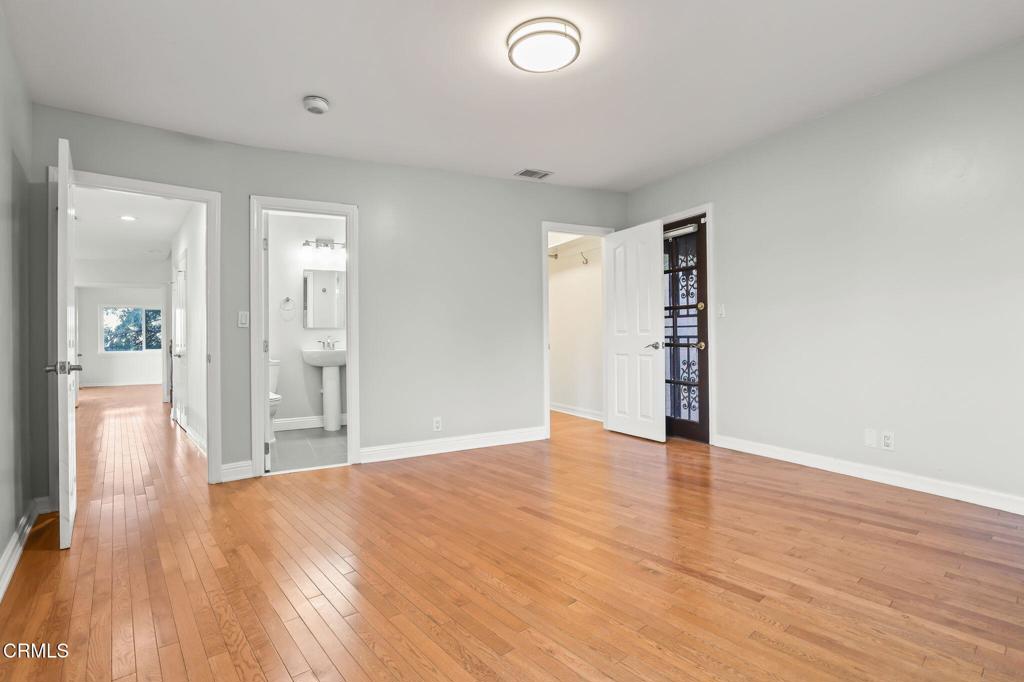 920 Glen Oaks Boulevard