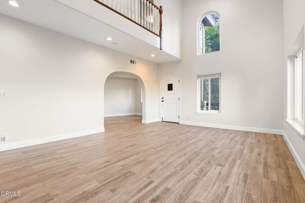 920 Glen Oaks Boulevard