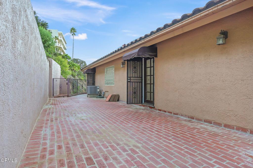 920 Glen Oaks Boulevard