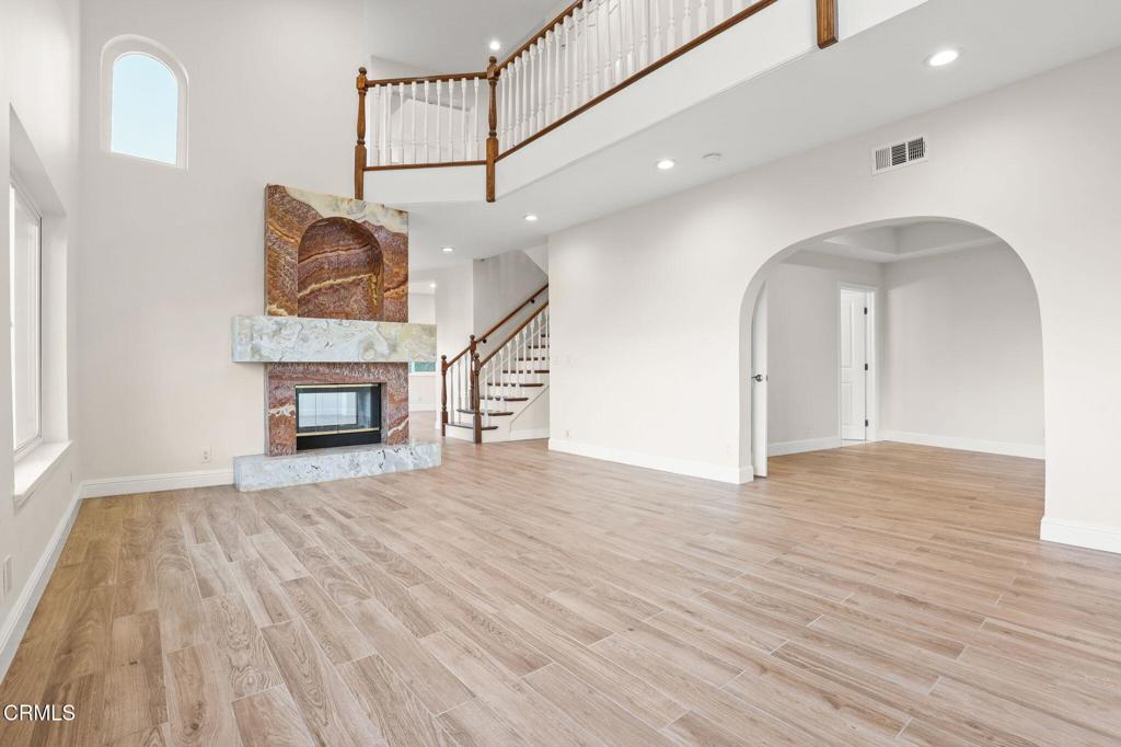 920 Glen Oaks Boulevard