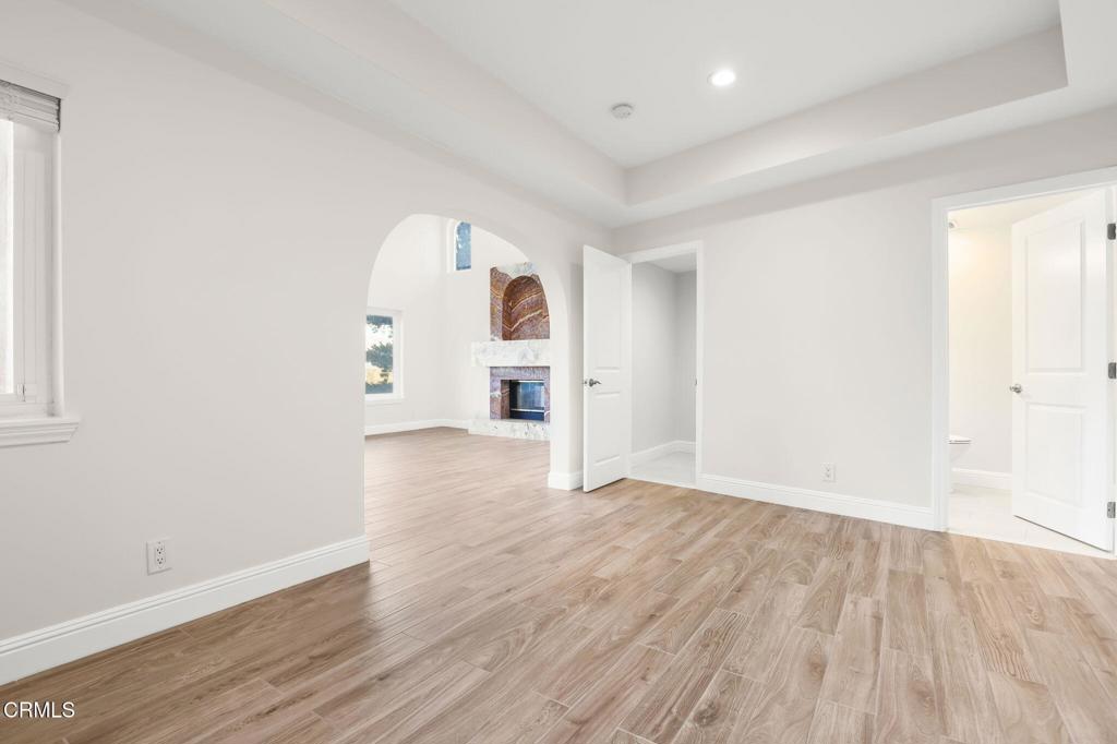 920 Glen Oaks Boulevard