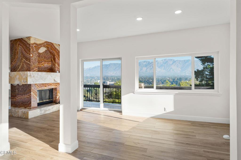 920 Glen Oaks Boulevard