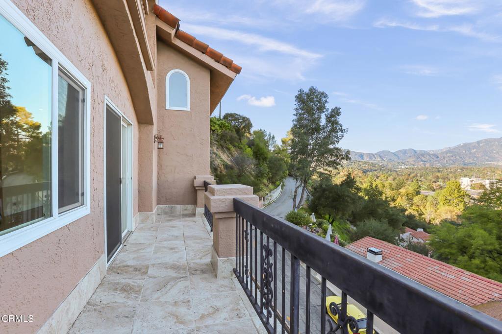 920 Glen Oaks Boulevard