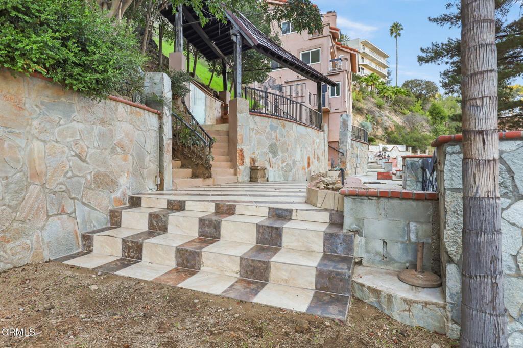 920 Glen Oaks Boulevard