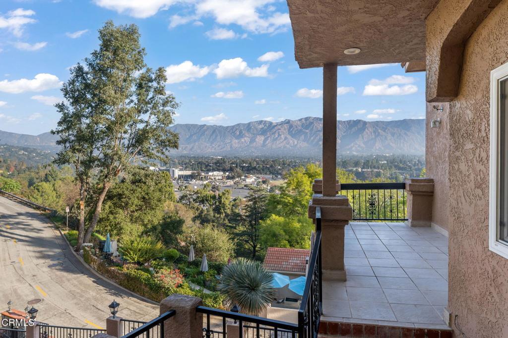 920 Glen Oaks Boulevard