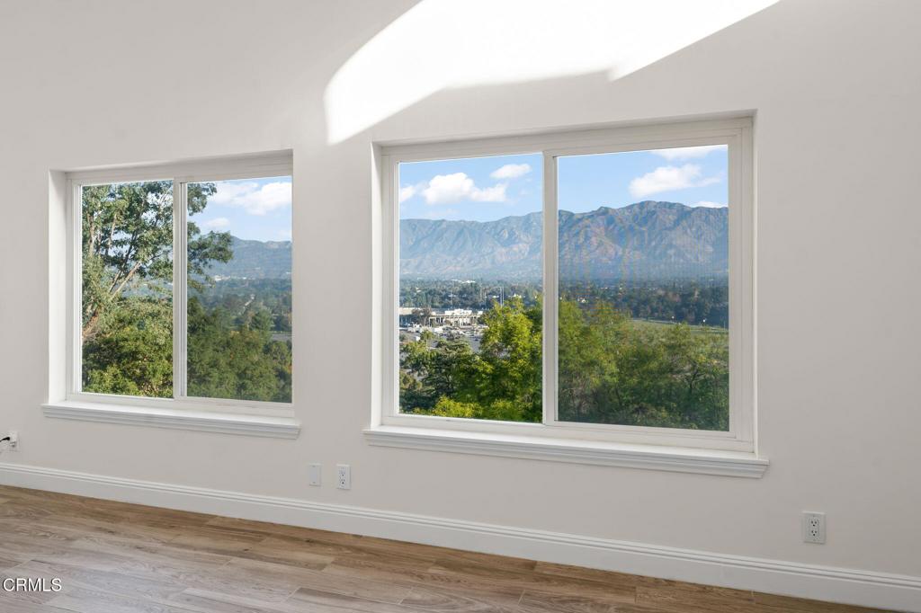 920 Glen Oaks Boulevard