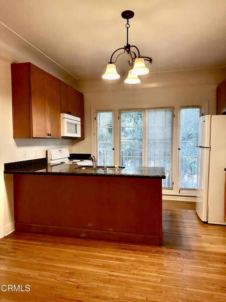 588 S Mentor Avenue B